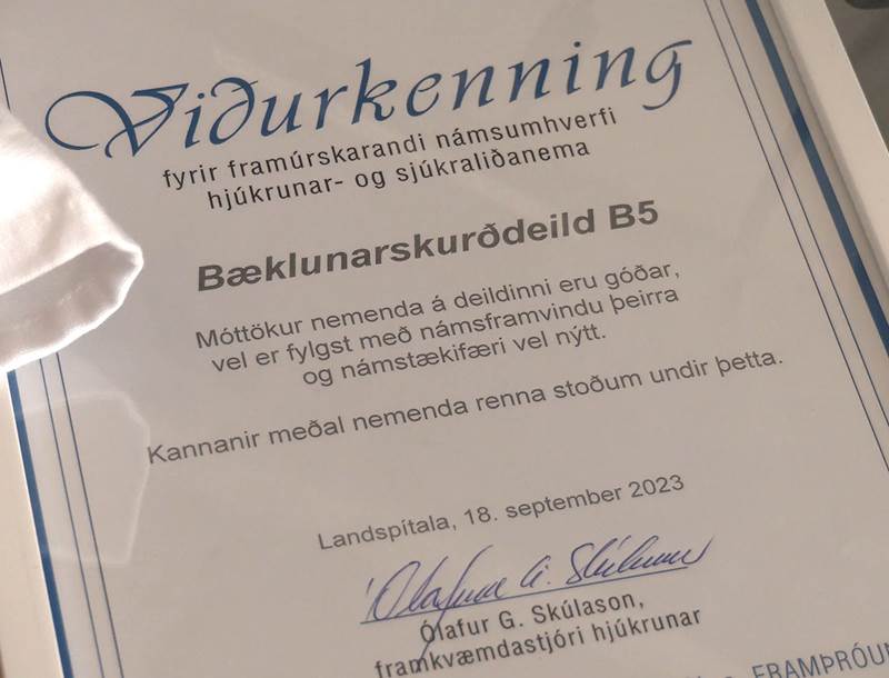 Bæklunarskurðdeild B5 fékk viðurkenningu fyrir framúrskarandi námsumhverfi (myndskeið)